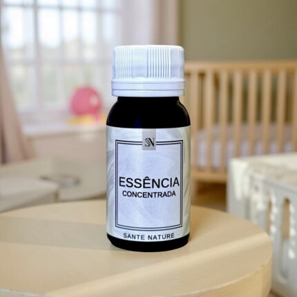 A Essência de Talco é sinônimo de carinho e aconchego. Seu aroma delicado e atemporal remete à pureza e ao cuidado, evocando memórias afetivas e sensações de bem-estar.